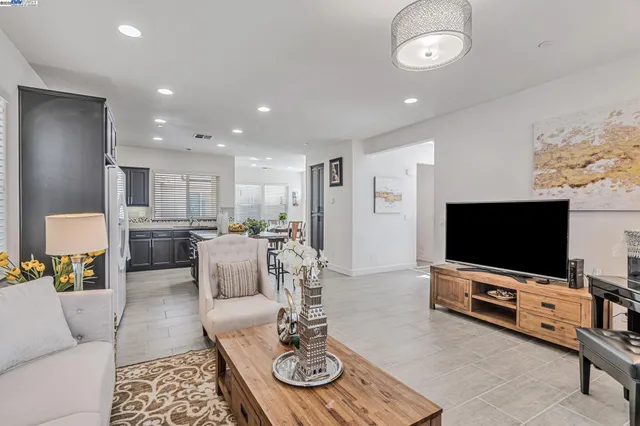 $1,248,800 | 705 Cannery Place, San Jose, CA 95112