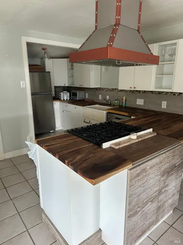 $320,000 | 13698 Lakeshore Drive, Clearlake, CA 95422