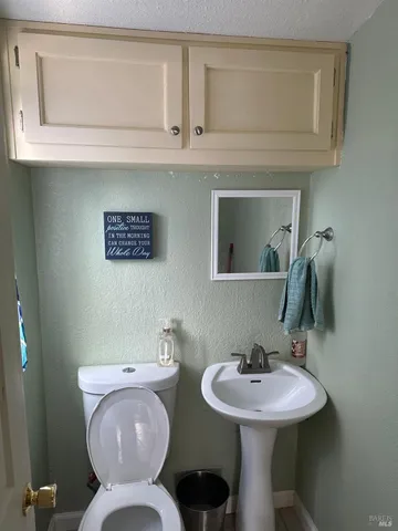 $320,000 | 13698 Lakeshore Drive, Clearlake, CA 95422