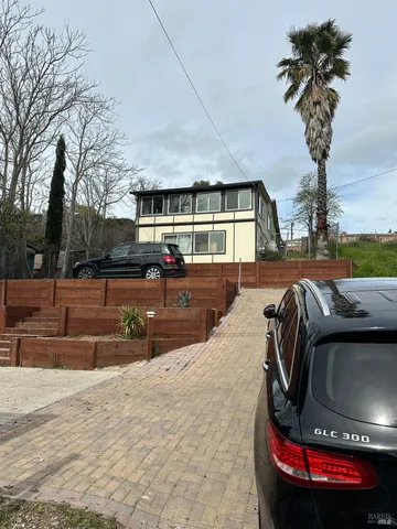 $320,000 | 13698 Lakeshore Drive, Clearlake, CA 95422