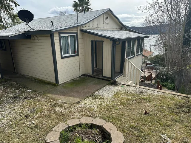 $320,000 | 13698 Lakeshore Drive, Clearlake, CA 95422