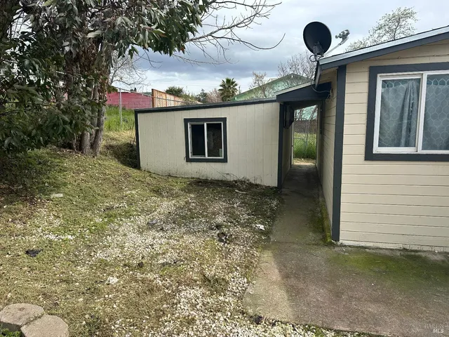 $320,000 | 13698 Lakeshore Drive, Clearlake, CA 95422