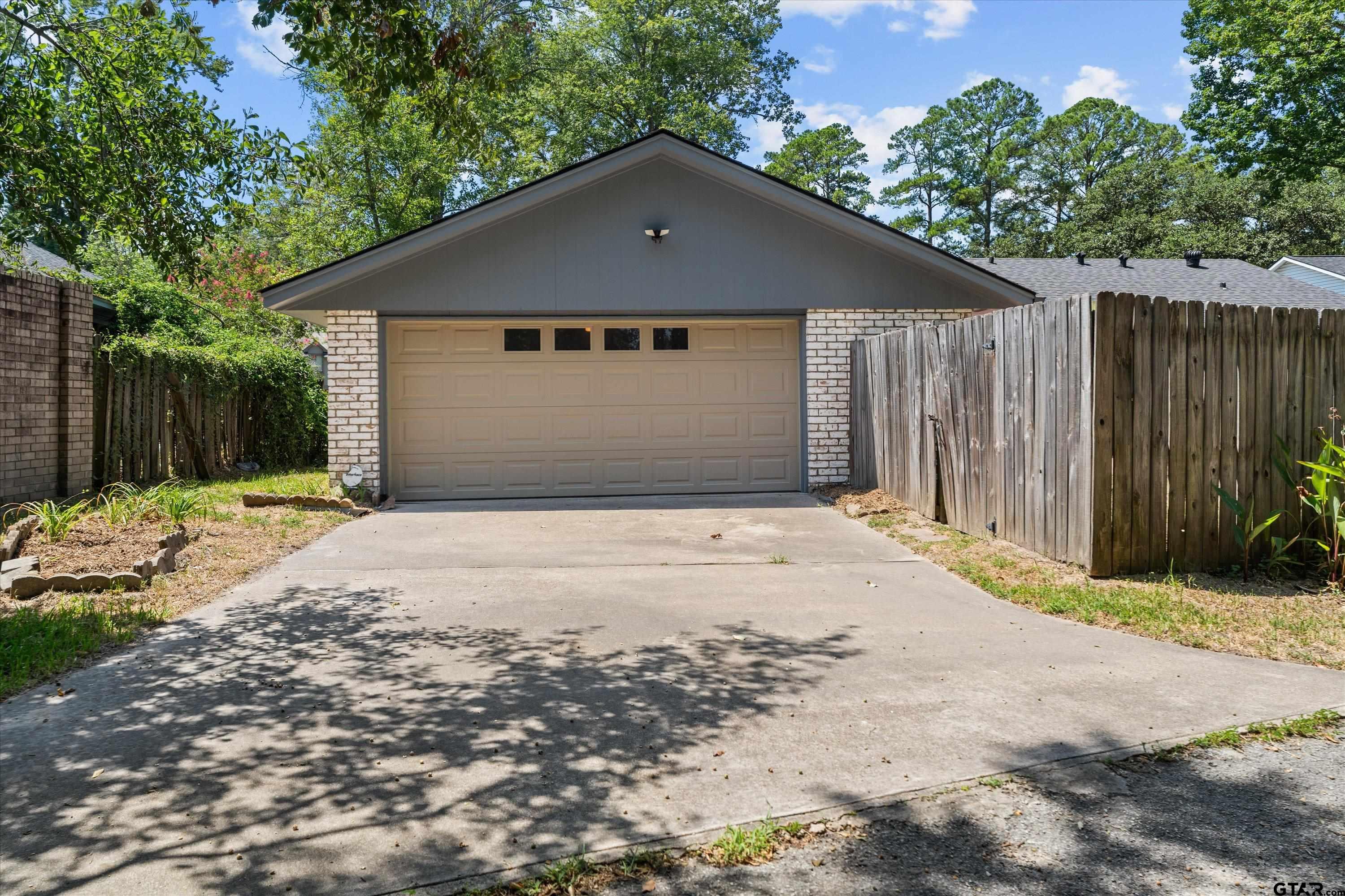 5820 Foxcroft Road Tyler, TX 75703 - Photo 36 of 39 Rea Entry Garage