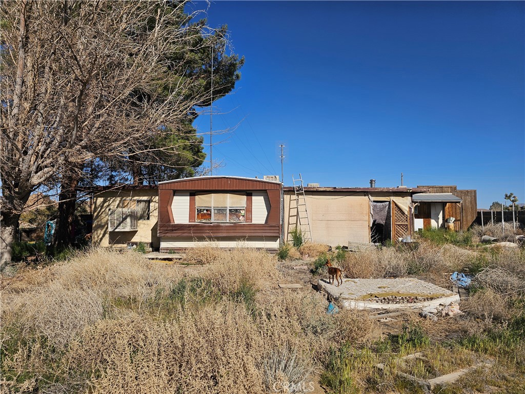 30423 Desert View Road Lucerne Valley, CA 92356 - Photo 3 of 4 a view of a house with a yard