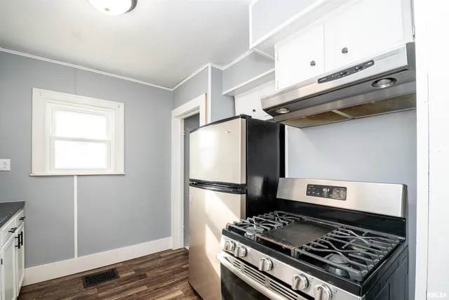 $115,000 | 418 Charles Street, Pekin, IL 61554