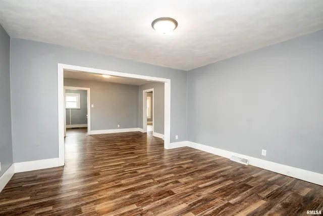 $115,000 | 418 Charles Street, Pekin, IL 61554