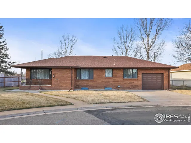 a black and white photo of a living room