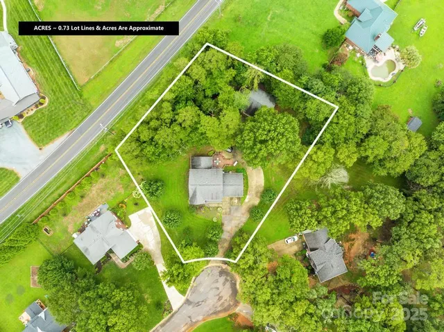 a view of a tennis court