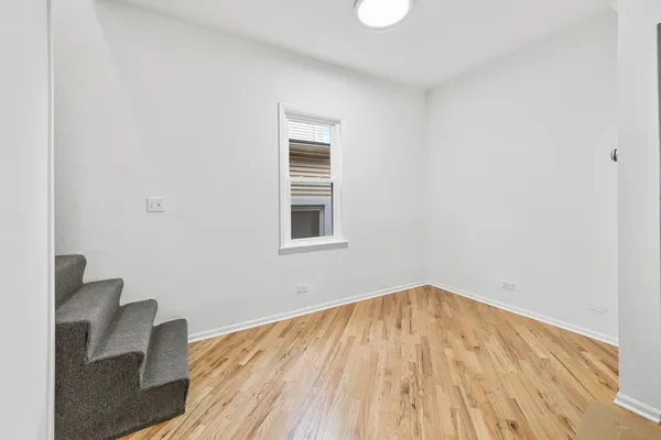 $2,332 | 3037 North Southport Avenue, Unit 2R, Chicago, IL 60657