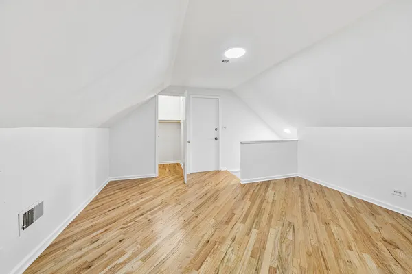 $2,332 | 3037 North Southport Avenue, Unit 2R, Chicago, IL 60657