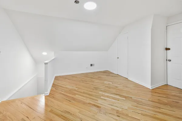 $2,332 | 3037 North Southport Avenue, Unit 2R, Chicago, IL 60657