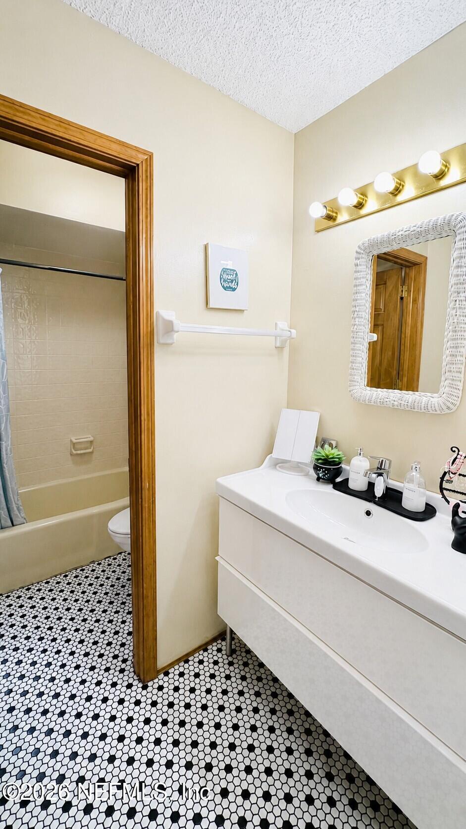 3034 Nautilus Road Middleburg, FL 32068 - Photo 47 of 56 Guest Bath