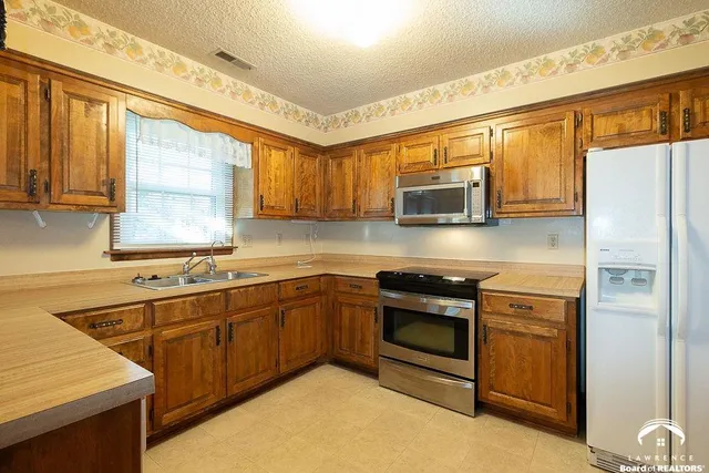 $295,000 | 3009 West 19th Court, Lawrence, KS 66047