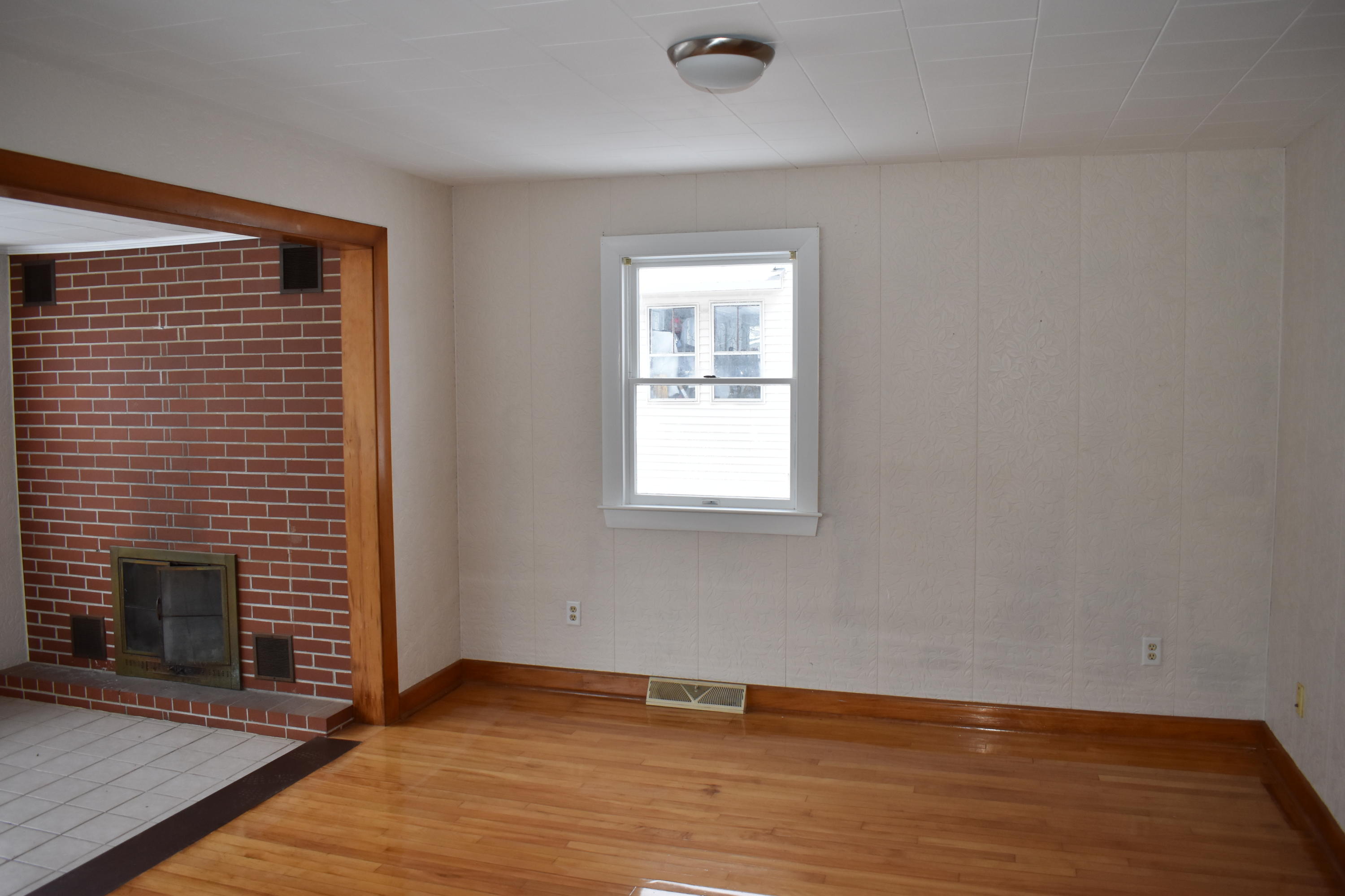 47 Lee Road Lincoln, ME 04457 - Photo 8 of 22 DSC_0013