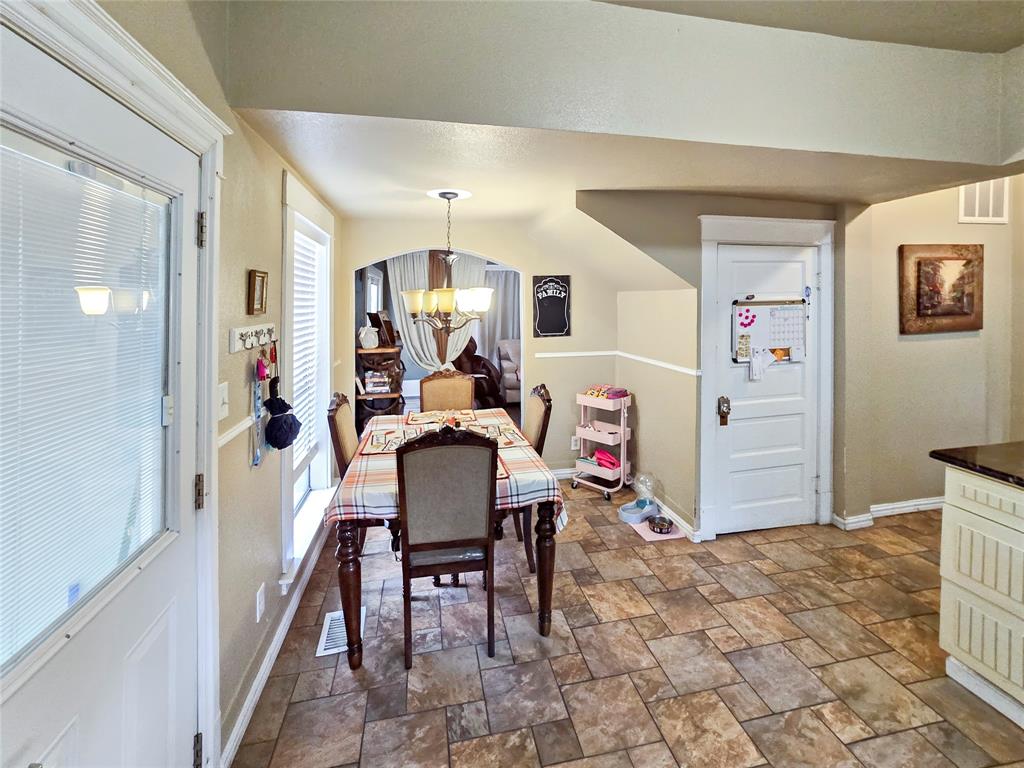 502 Griffith Avenue Terrell, TX 75160 - Photo 5 of 25 a workspace with furniture and window