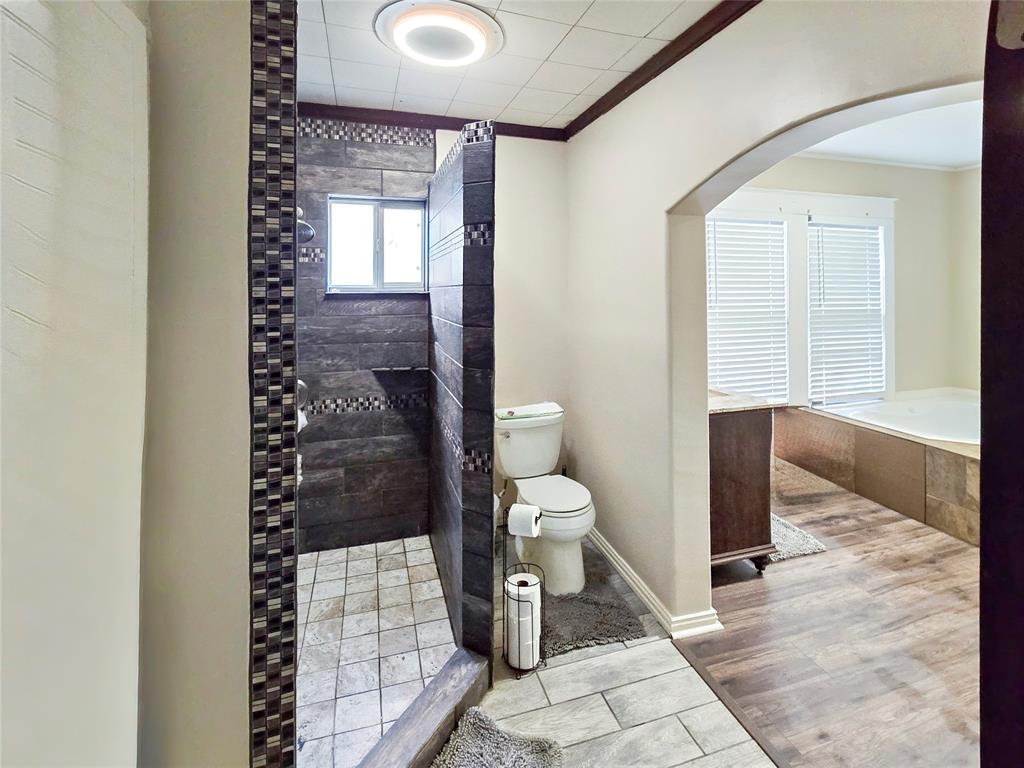 502 Griffith Avenue Terrell, TX 75160 - Photo 8 of 25 a bathroom with a toilet and a shower