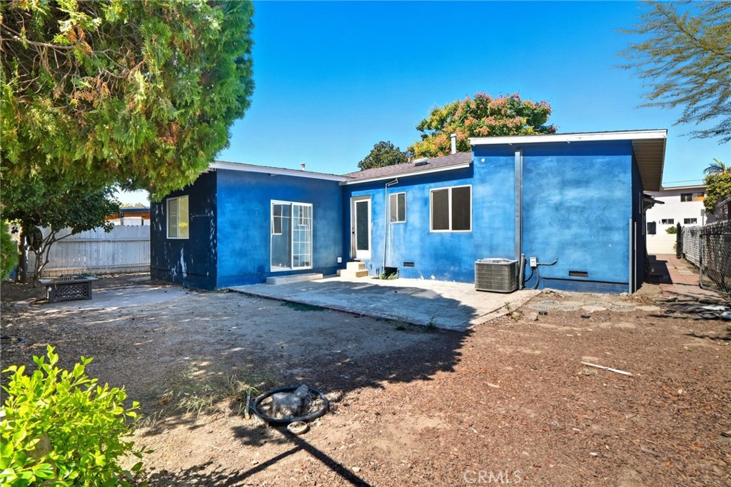 18308 Gresham Street Northridge, CA 91325 - Photo 11 of 13