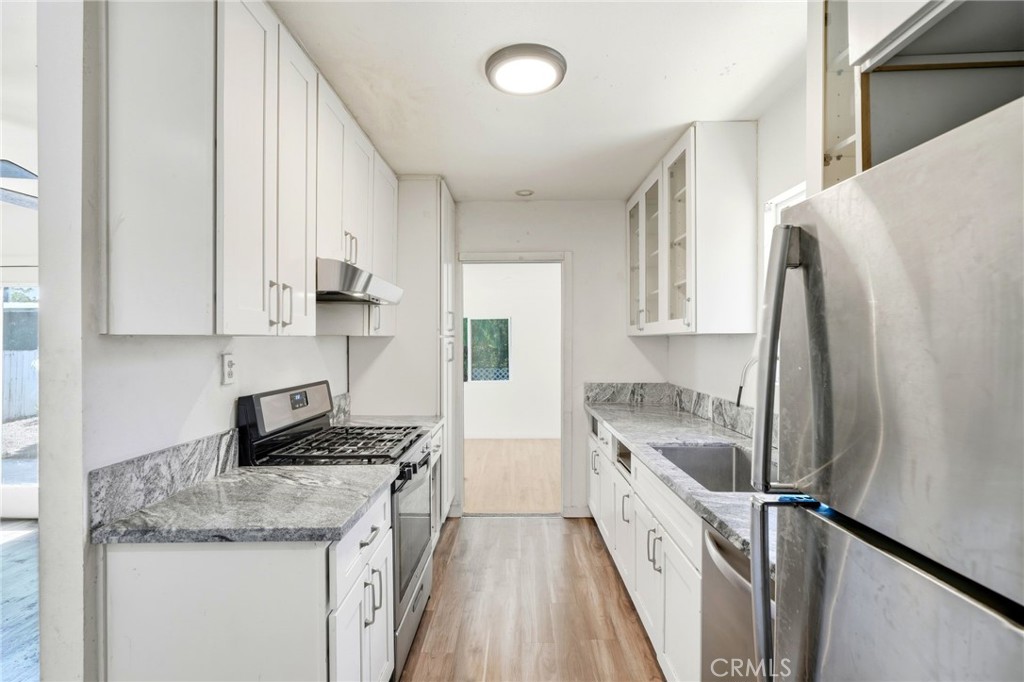 18308 Gresham Street Northridge, CA 91325 - Photo 4 of 13