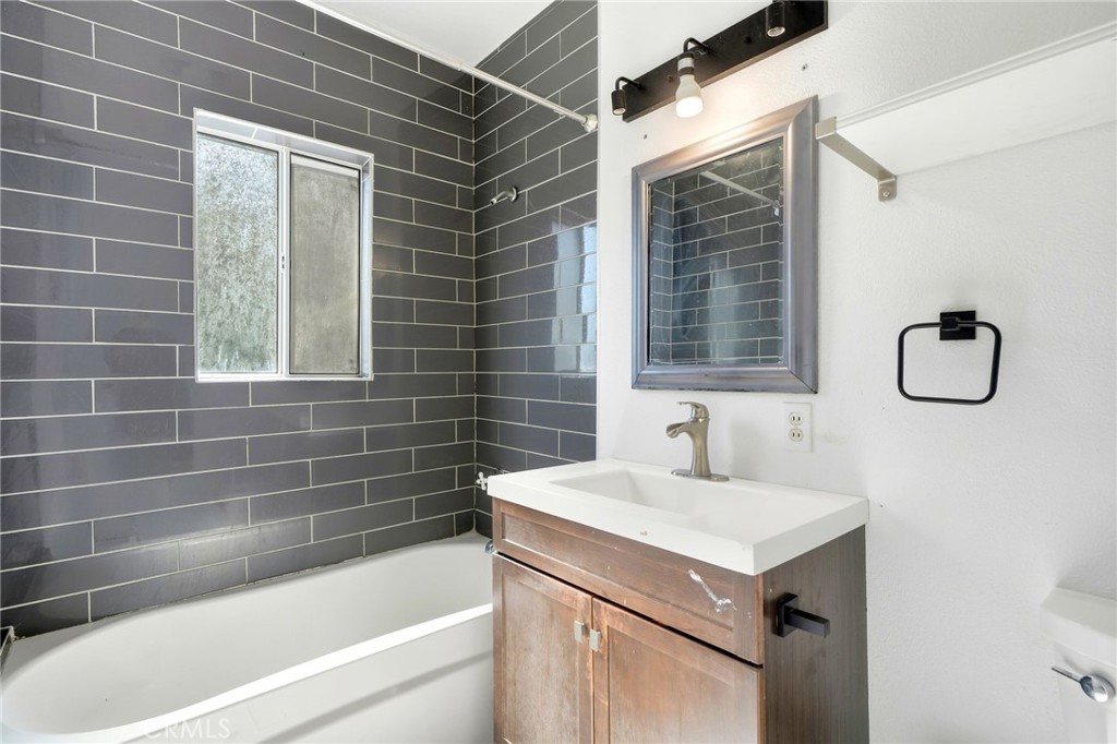 18308 Gresham Street Northridge, CA 91325 - Photo 10 of 13