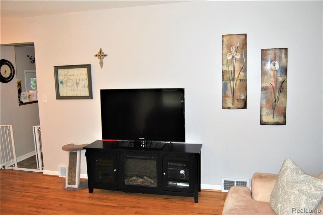 1257 Maple Drive Rochester, MI 48307 - Photo 10 of 23 DSC_0023.JPG