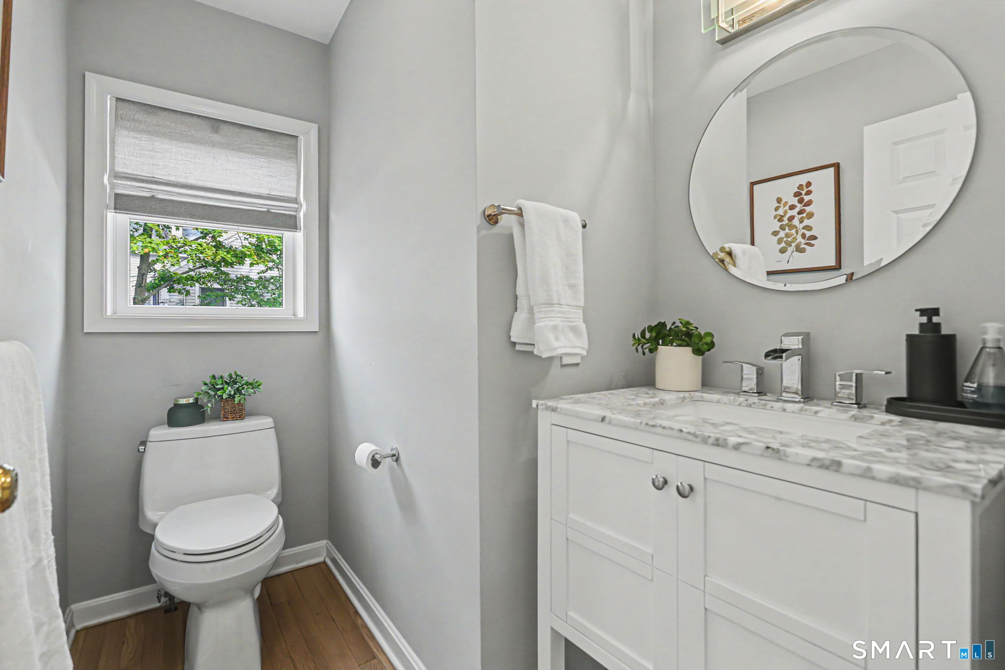 73 Old Dam Road Fairfield, CT 06824 - Photo 17 of 36 1st Floor Powder Room
