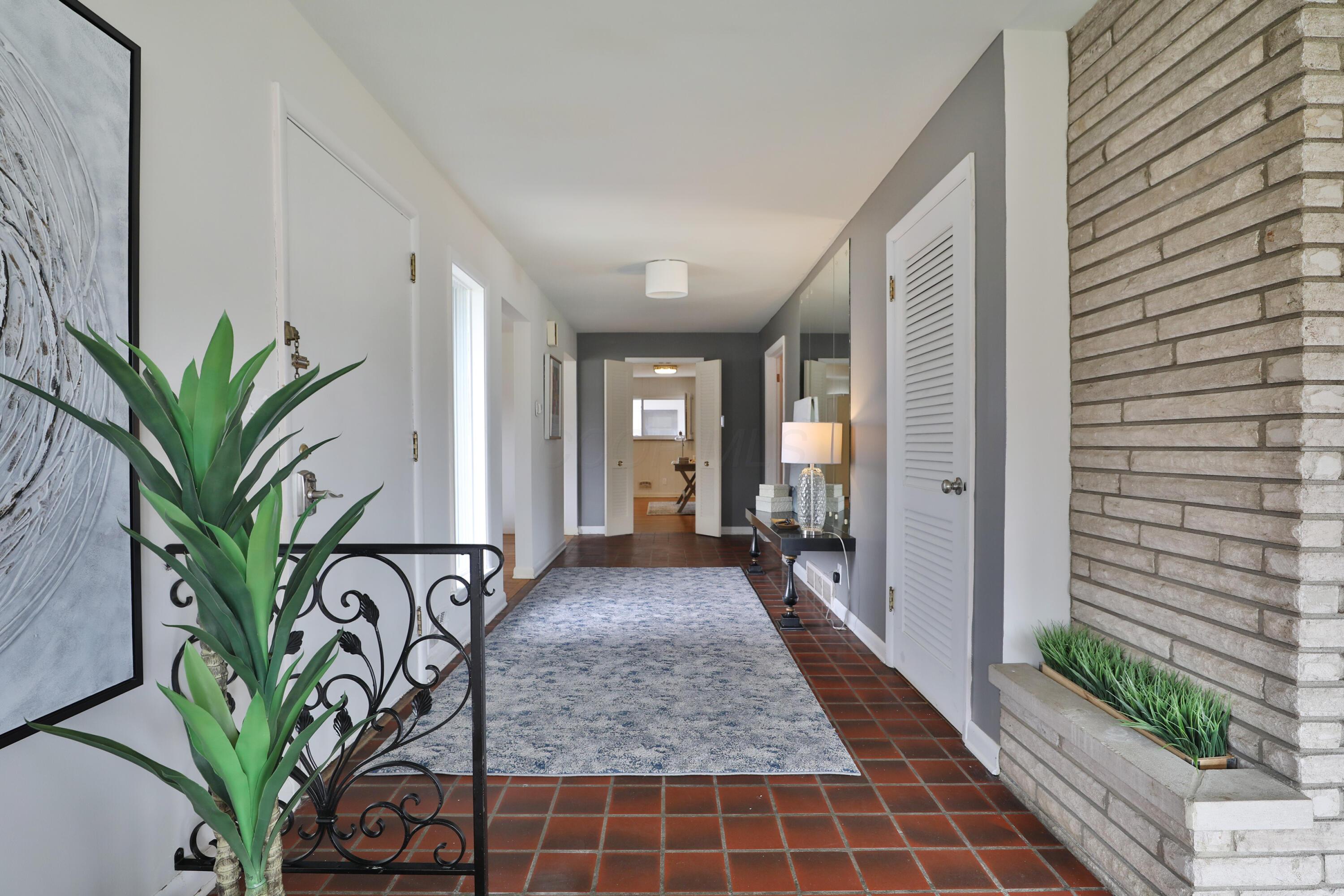 656 South Kellner Road Columbus, OH 43209 - Photo 13 of 55 Gracious space, welcoming and serene