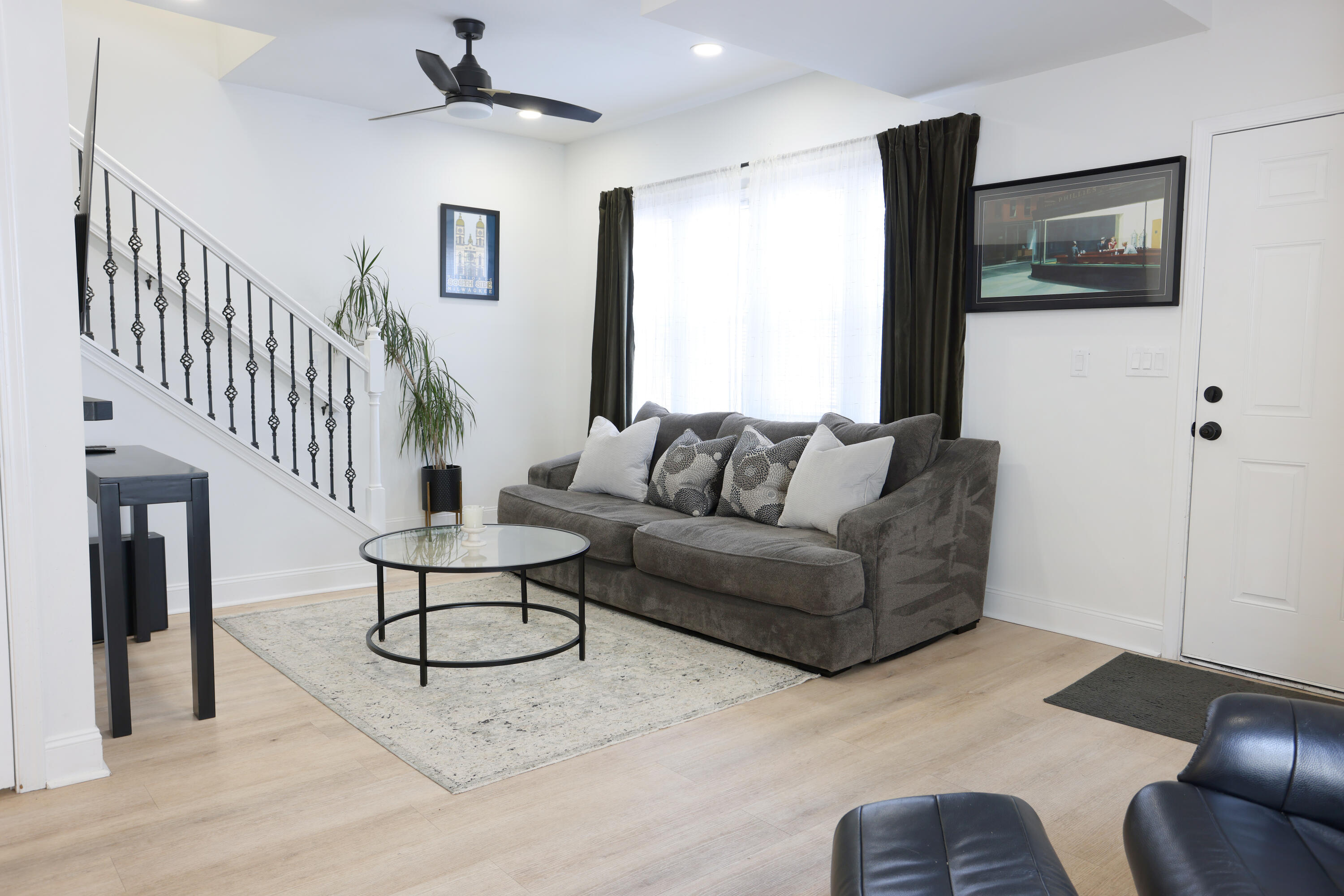 2479 South 10th Street Milwaukee, WI 53215 - Photo 7 of 26 Living Room