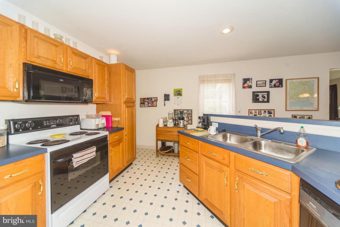 20 Foxrun Terrace Lititz, PA 17543 - Photo 3 of 15