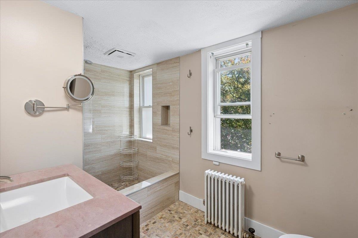 564 River Road Manchester, NH 03104 - Photo 27 of 54