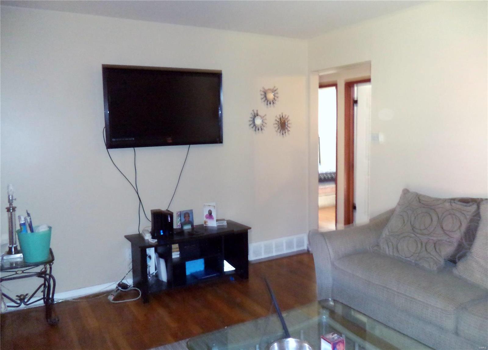 916 Raford Court St. Louis, MO 63137 - Photo 8 of 56 Gallery Image 8