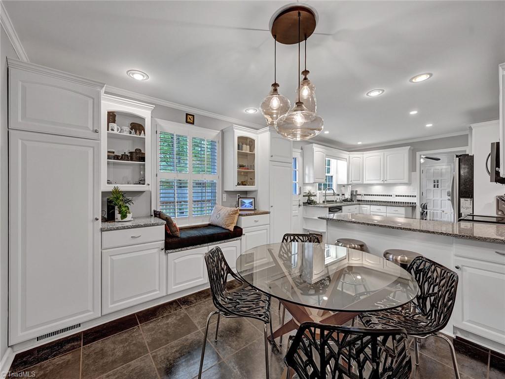 798 Hertford Road Winston-Salem, NC 27104 - Photo 17 of 36 Breakfast area