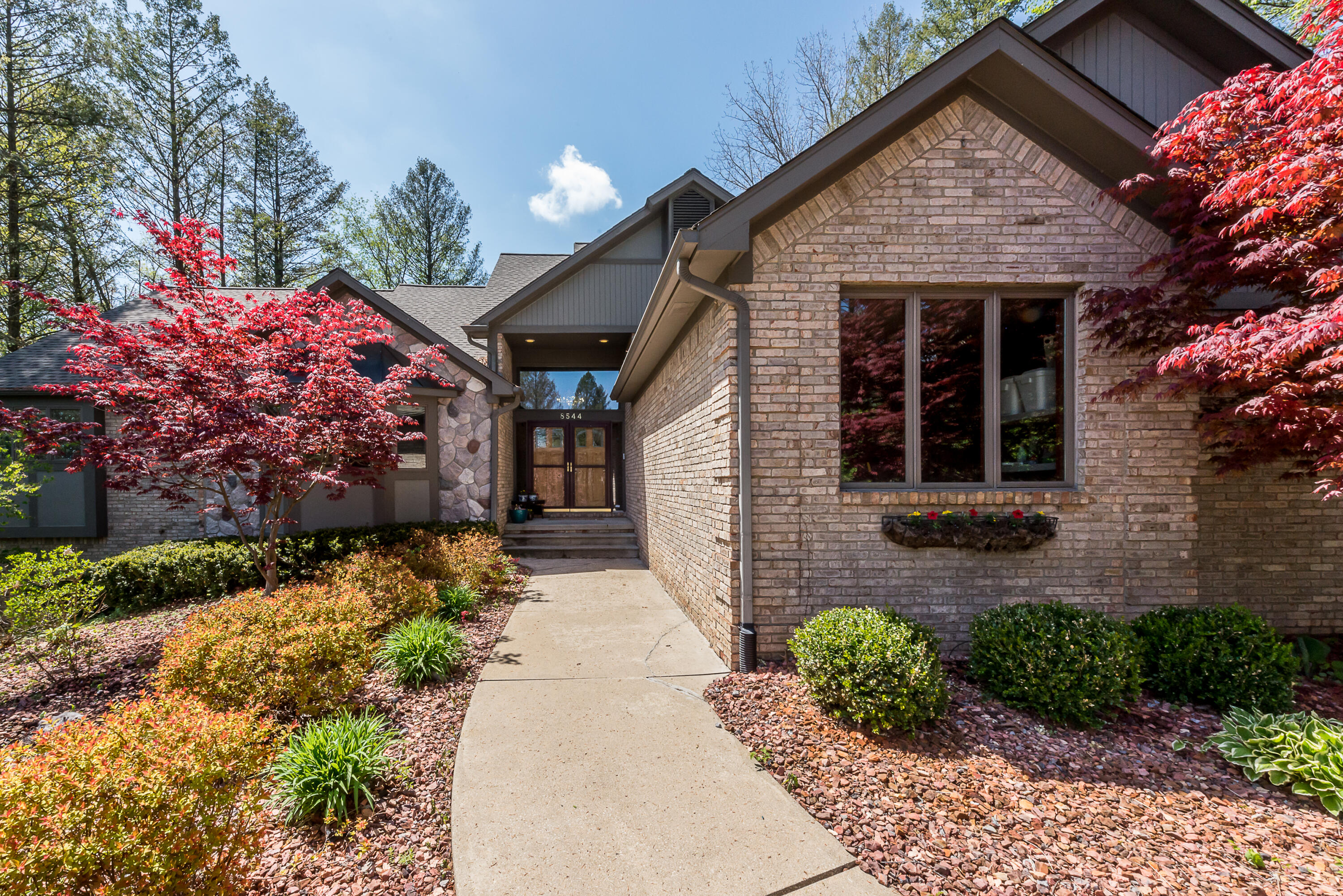 8544 Far Ravine Drive Pinckney, MI 48169 - Photo 4 of 69 DSC_1157