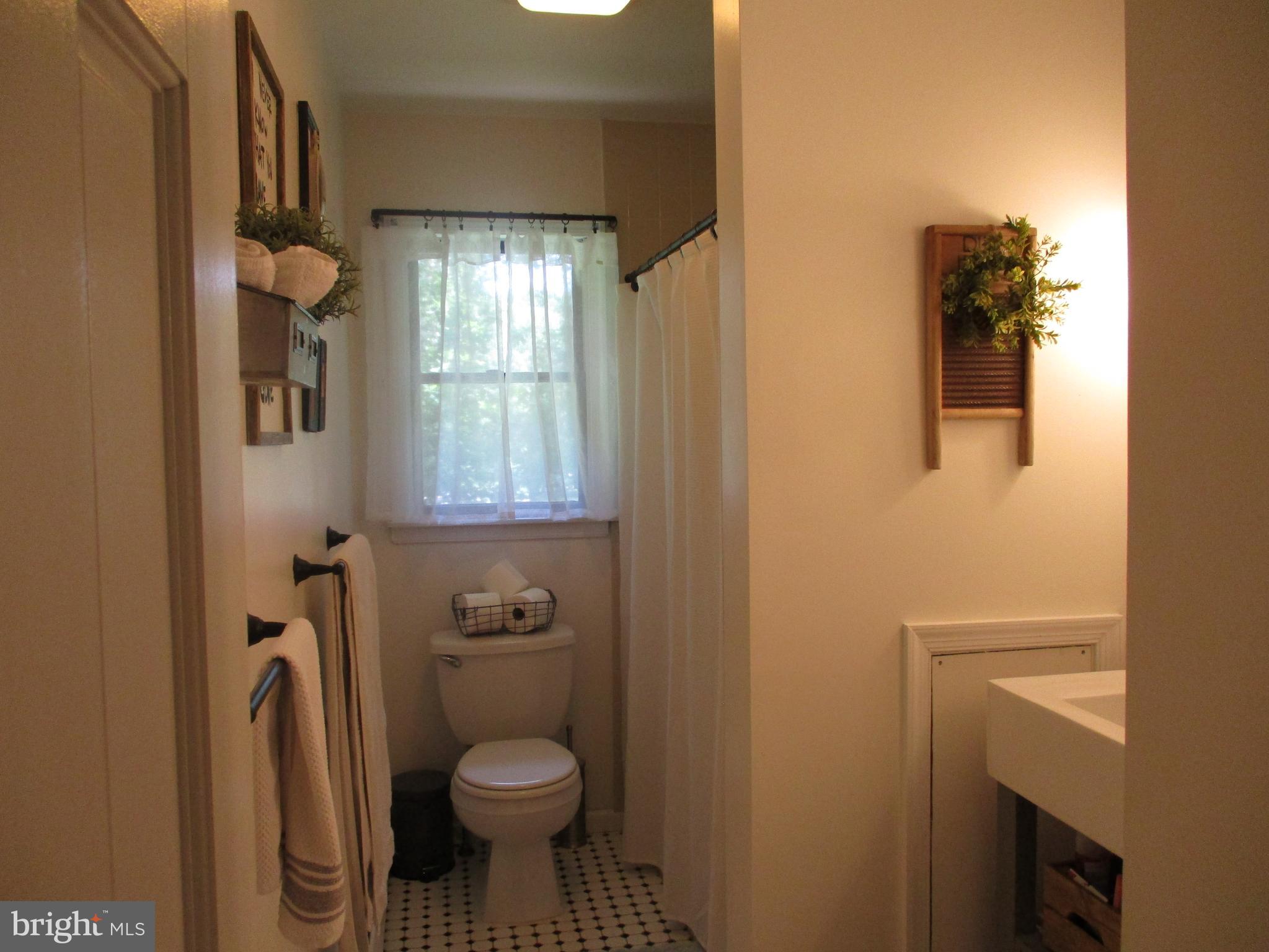 90 Grassy Lake Road Shamong, NJ 08088 - Photo 16 of 29 Hall bath