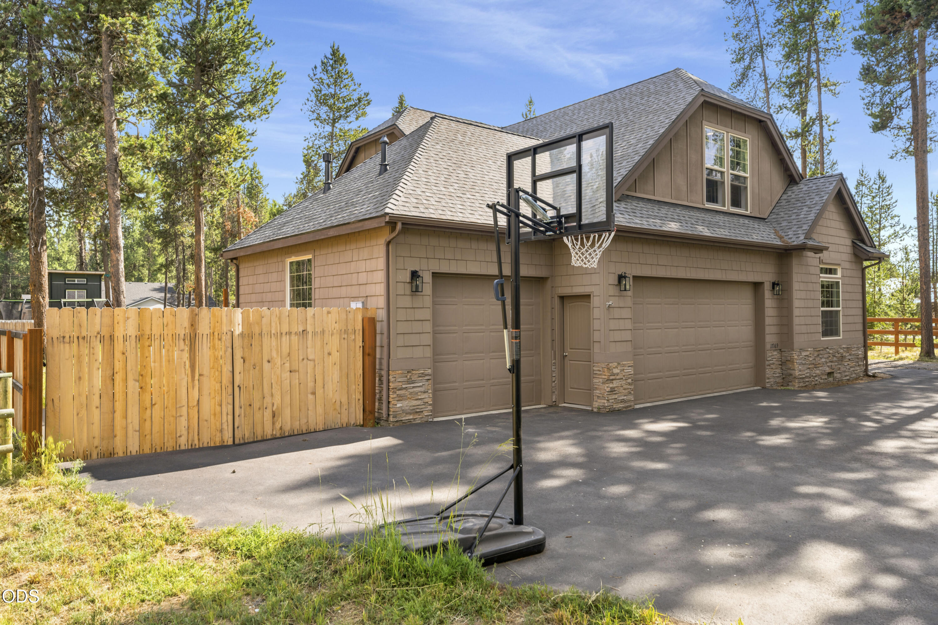 17169 Kingsburg Road Bend, OR 97707 - Photo 6 of 77
