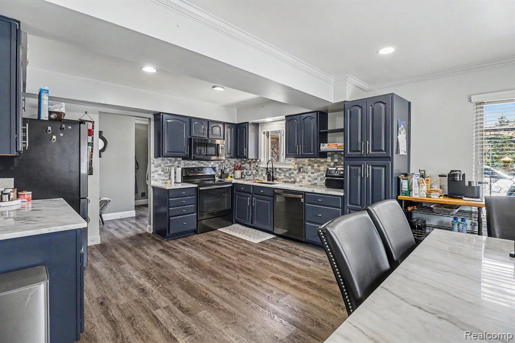 11422 Common Road Warren, MI 48093 - Photo 7 of 17