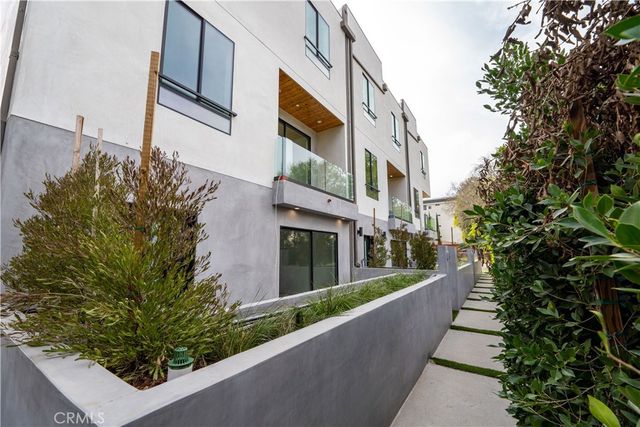 $5,495 | 11861 West Flower Valley Village, Valley Village, CA 91607