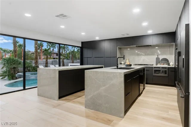 $1,900,000 | 8717 Kingship Court, Las Vegas, NV 89129