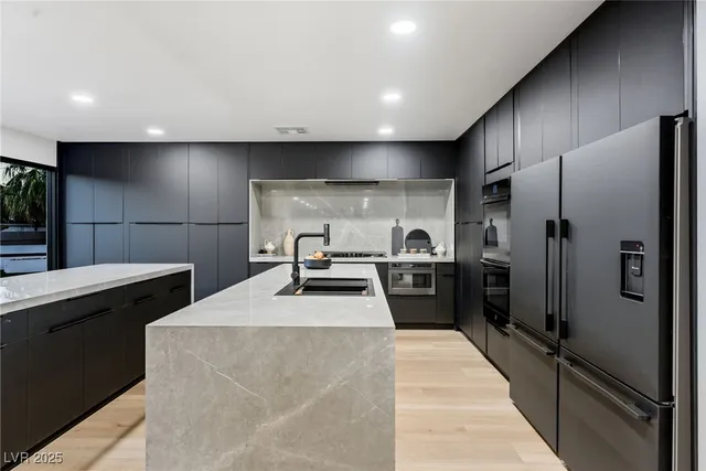 $1,900,000 | 8717 Kingship Court, Las Vegas, NV 89129