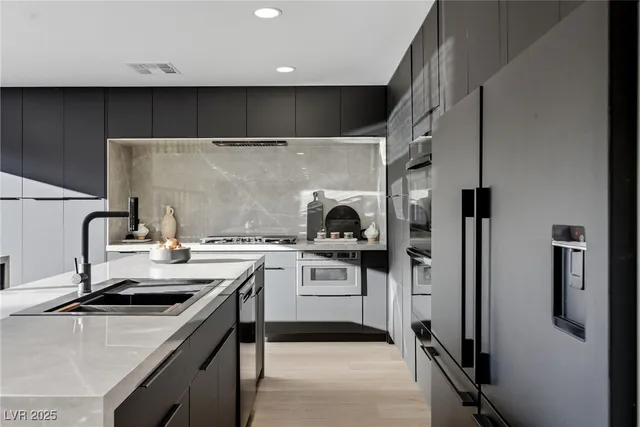 $1,900,000 | 8717 Kingship Court, Las Vegas, NV 89129