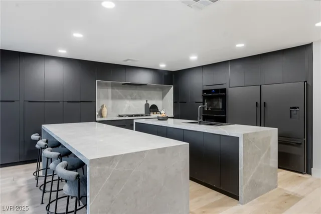 $1,900,000 | 8717 Kingship Court, Las Vegas, NV 89129