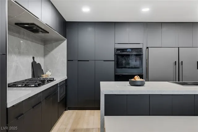 $1,900,000 | 8717 Kingship Court, Las Vegas, NV 89129