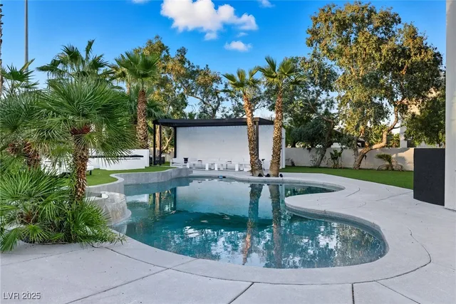 $1,900,000 | 8717 Kingship Court, Las Vegas, NV 89129