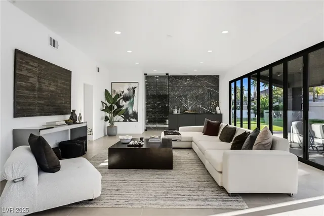 $1,900,000 | 8717 Kingship Court, Las Vegas, NV 89129