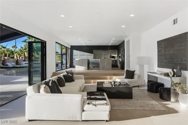 $1,900,000 | 8717 Kingship Court, Las Vegas, NV 89129