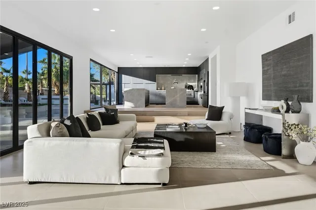 $1,900,000 | 8717 Kingship Court, Las Vegas, NV 89129