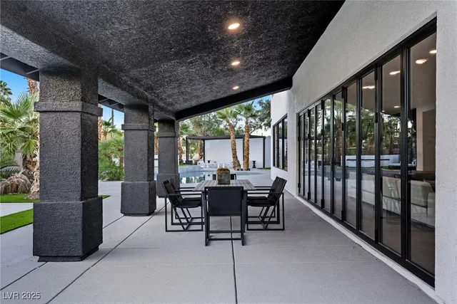 $1,900,000 | 8717 Kingship Court, Las Vegas, NV 89129