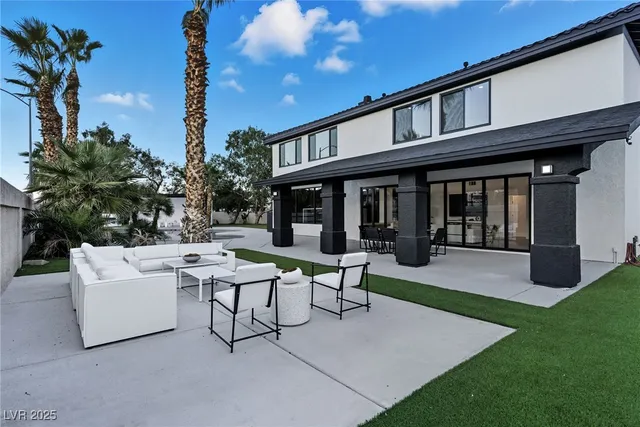 $1,900,000 | 8717 Kingship Court, Las Vegas, NV 89129