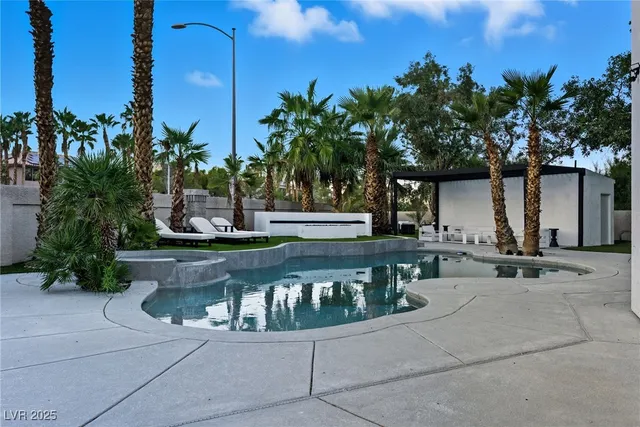 $1,900,000 | 8717 Kingship Court, Las Vegas, NV 89129