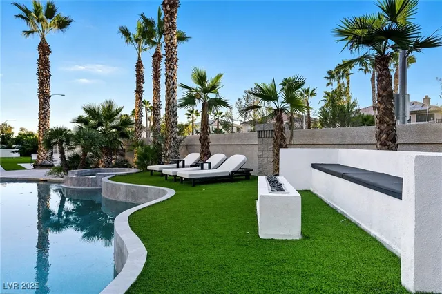 $1,900,000 | 8717 Kingship Court, Las Vegas, NV 89129