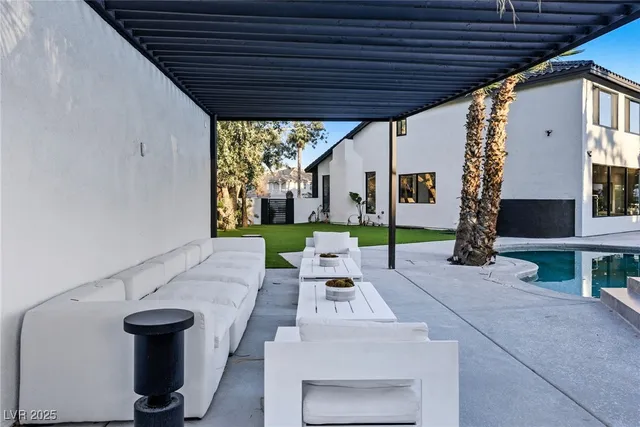 $1,900,000 | 8717 Kingship Court, Las Vegas, NV 89129